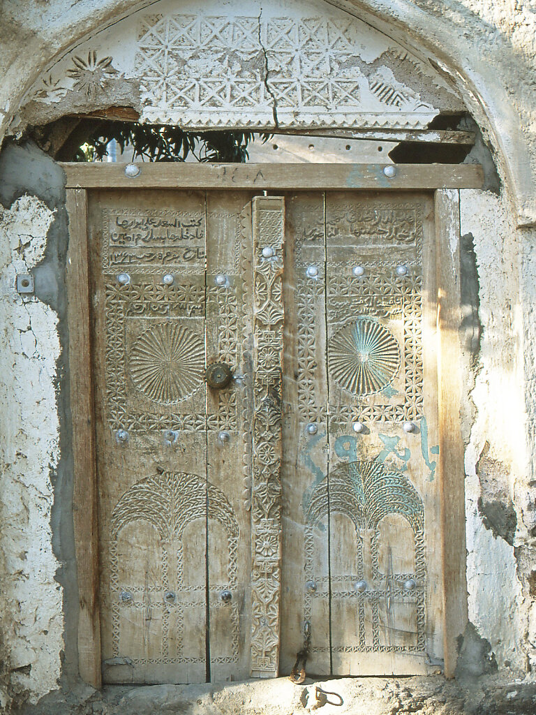 Tür in Ibra Holzornamente / Door in Ibra Wooden Ornaments