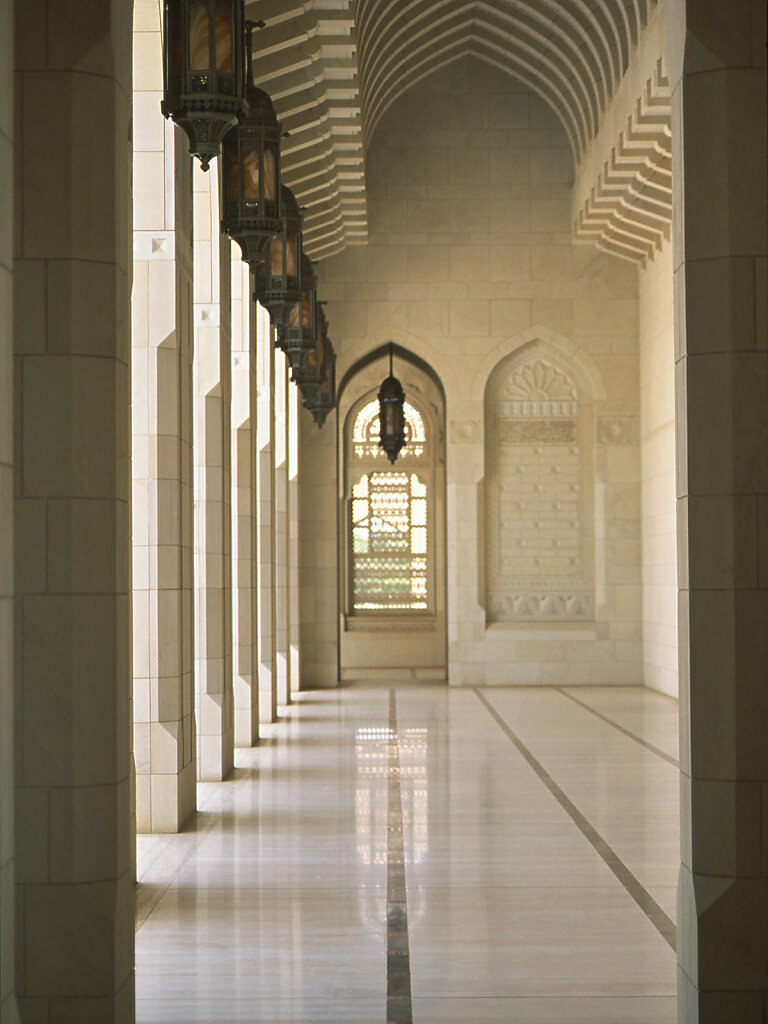 Große Sultan Qaboos Moschee Wandelgang / Sultan Qaboos Grand Mosque walkway
